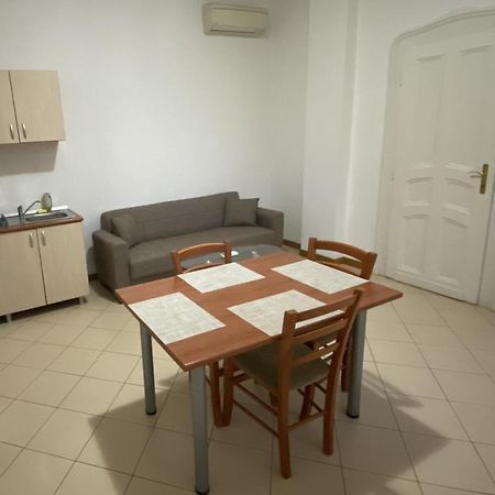 Appartamento Apartament Piata Victoriei Timisoara Esterno foto