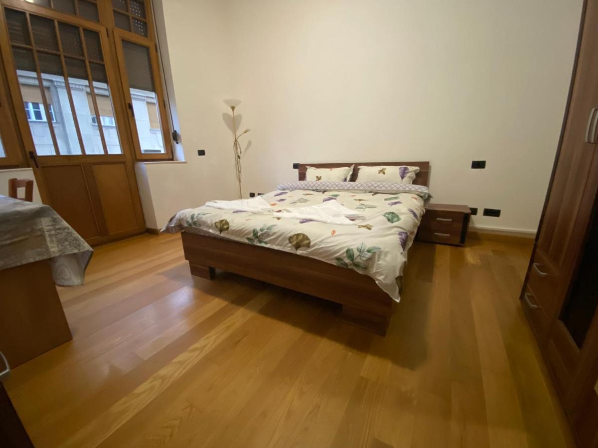 Appartamento Apartament Piata Victoriei Timisoara Esterno foto